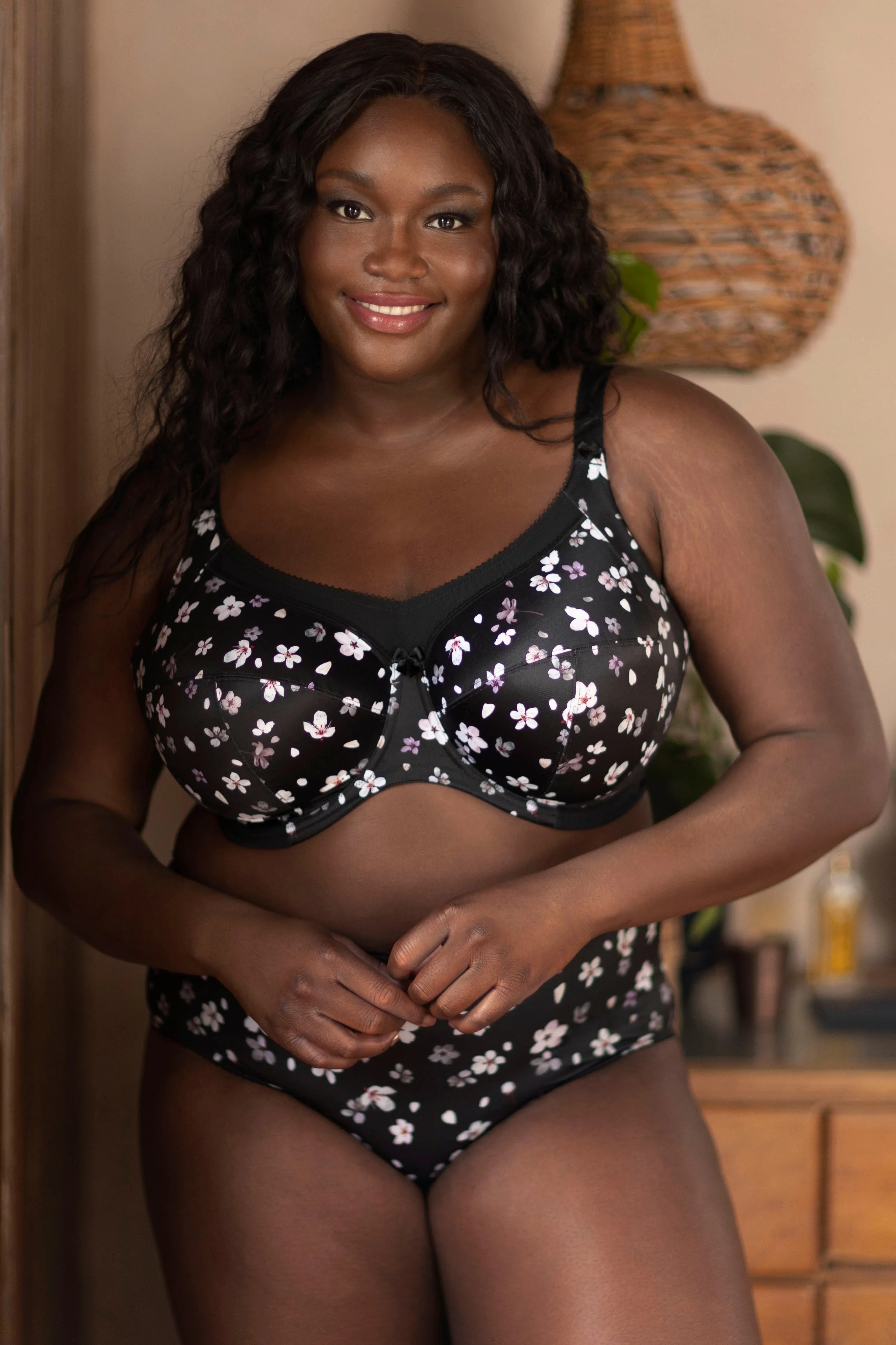 Kayla Full Coverage