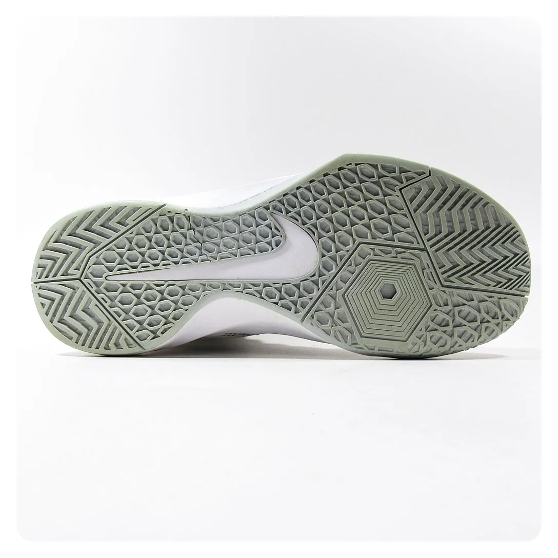 NIKE Zoom Devosion